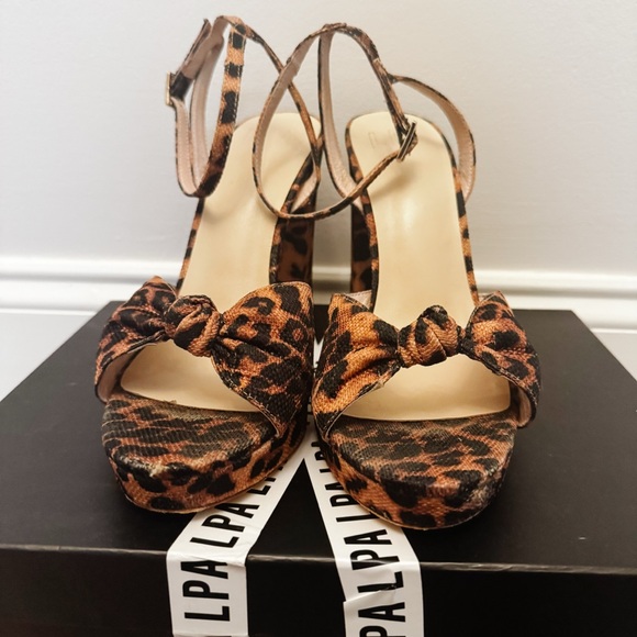 Revolve LPA Addalyn Strappy Block
Leopard Animal Print Heel Sandals Retro
9.5 - Picture 9 of 14